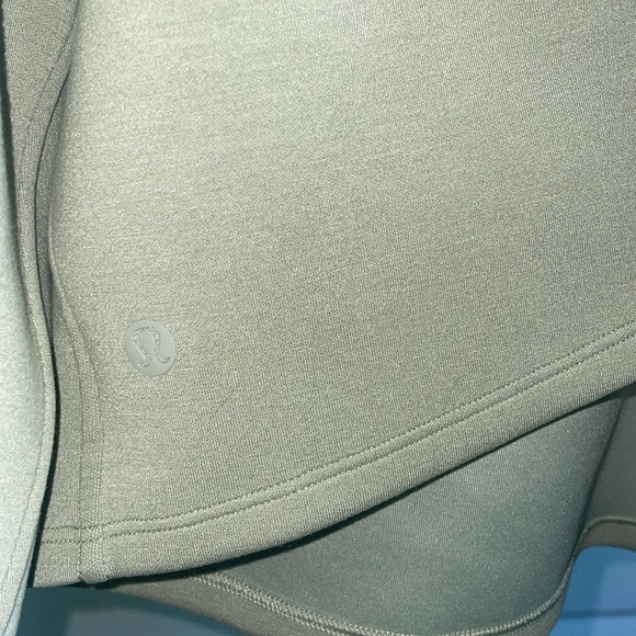 Lululemon Twist Back-to-Front Pullover
Green Fern-flawed - Picture 7 of 8